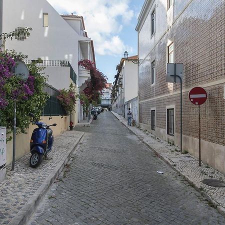 Lovelystay - Sunny Flat W/ Balcony Overseeing Graca And River Lisbon Exterior photo