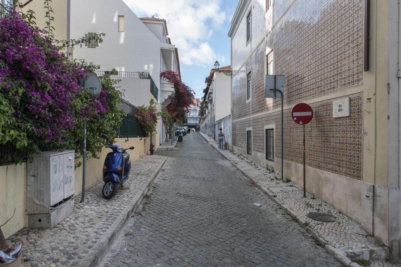 Lovelystay - Sunny Flat W/ Balcony Overseeing Graca And River Lisbon Exterior photo
