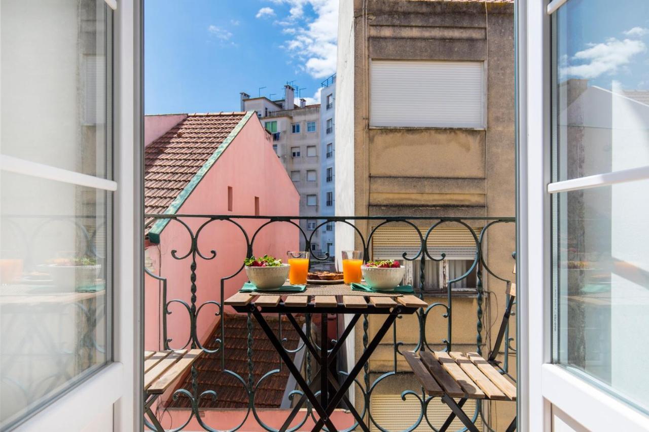 Lovelystay - Sunny Flat W/ Balcony Overseeing Graca And River Lisbon Exterior photo