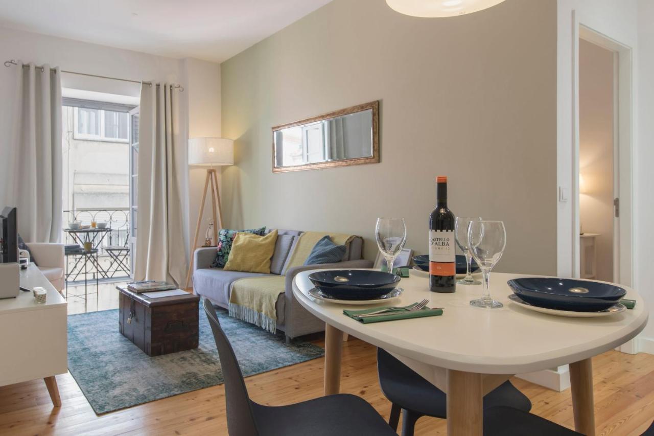 Lovelystay - Sunny Flat W/ Balcony Overseeing Graca And River Lisbon Exterior photo