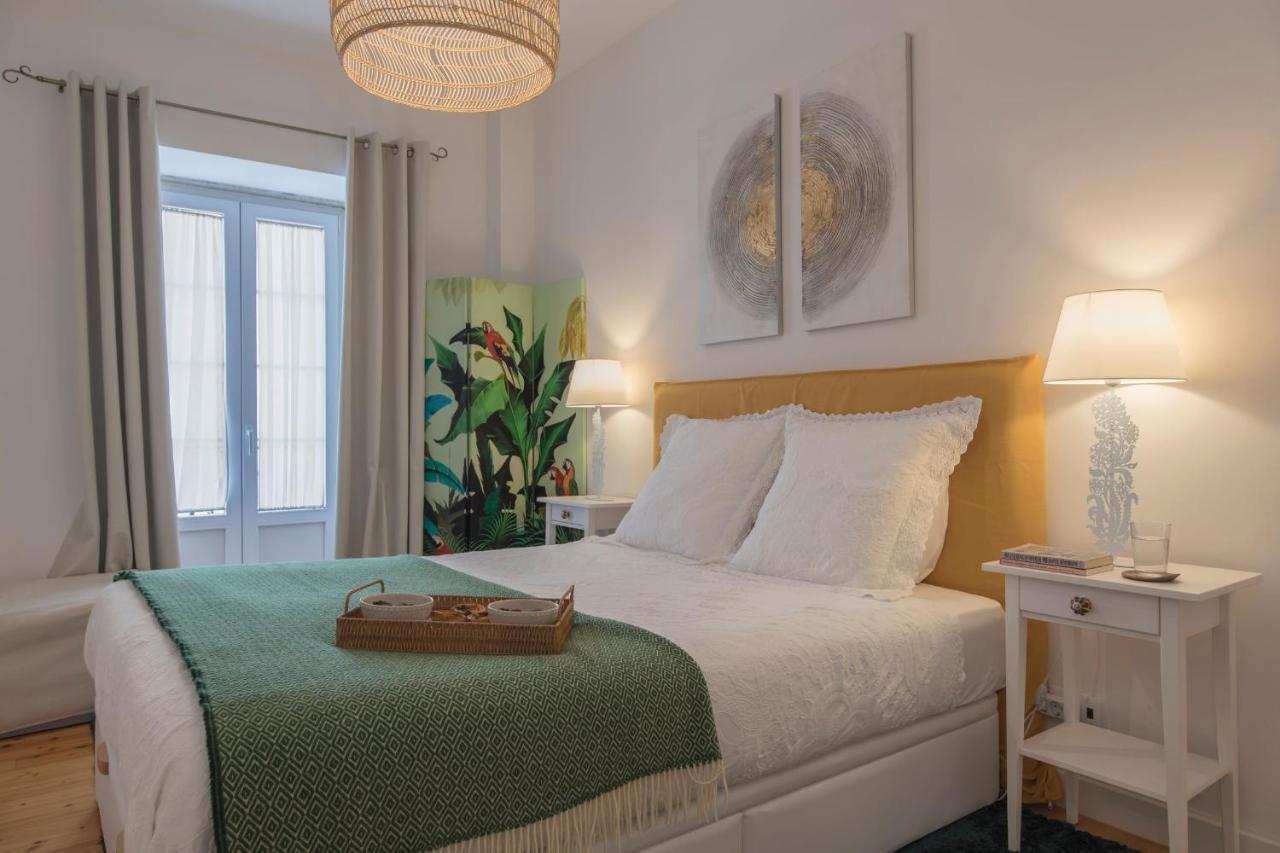Lovelystay - Sunny Flat W/ Balcony Overseeing Graca And River Lisbon Exterior photo