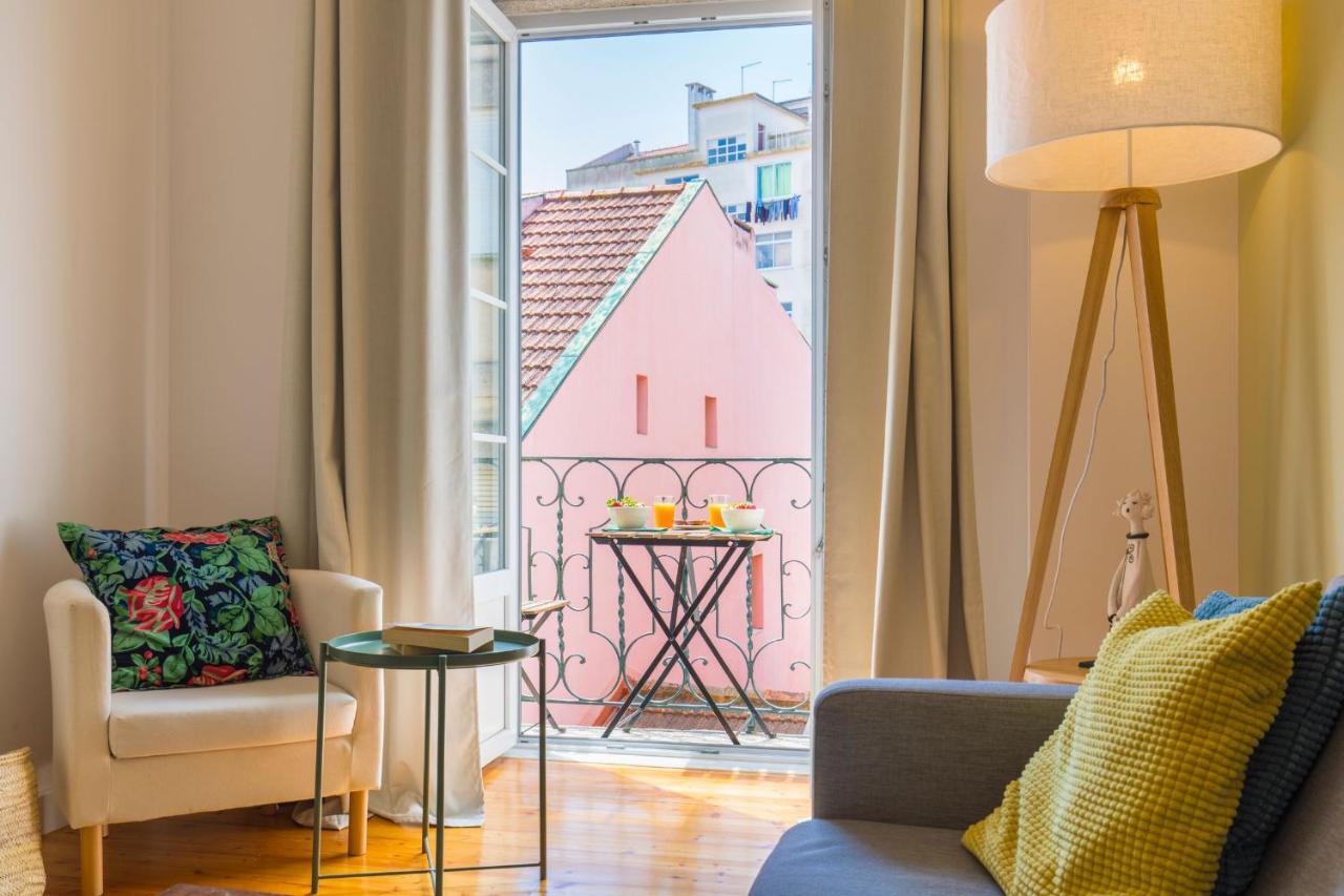 Lovelystay - Sunny Flat W/ Balcony Overseeing Graca And River Lisbon Exterior photo