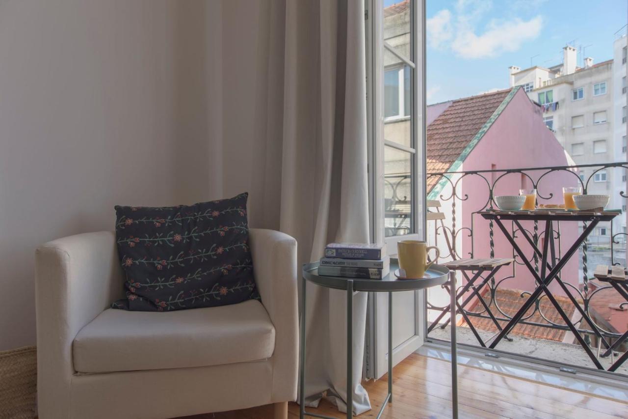Lovelystay - Sunny Flat W/ Balcony Overseeing Graca And River Lisbon Exterior photo