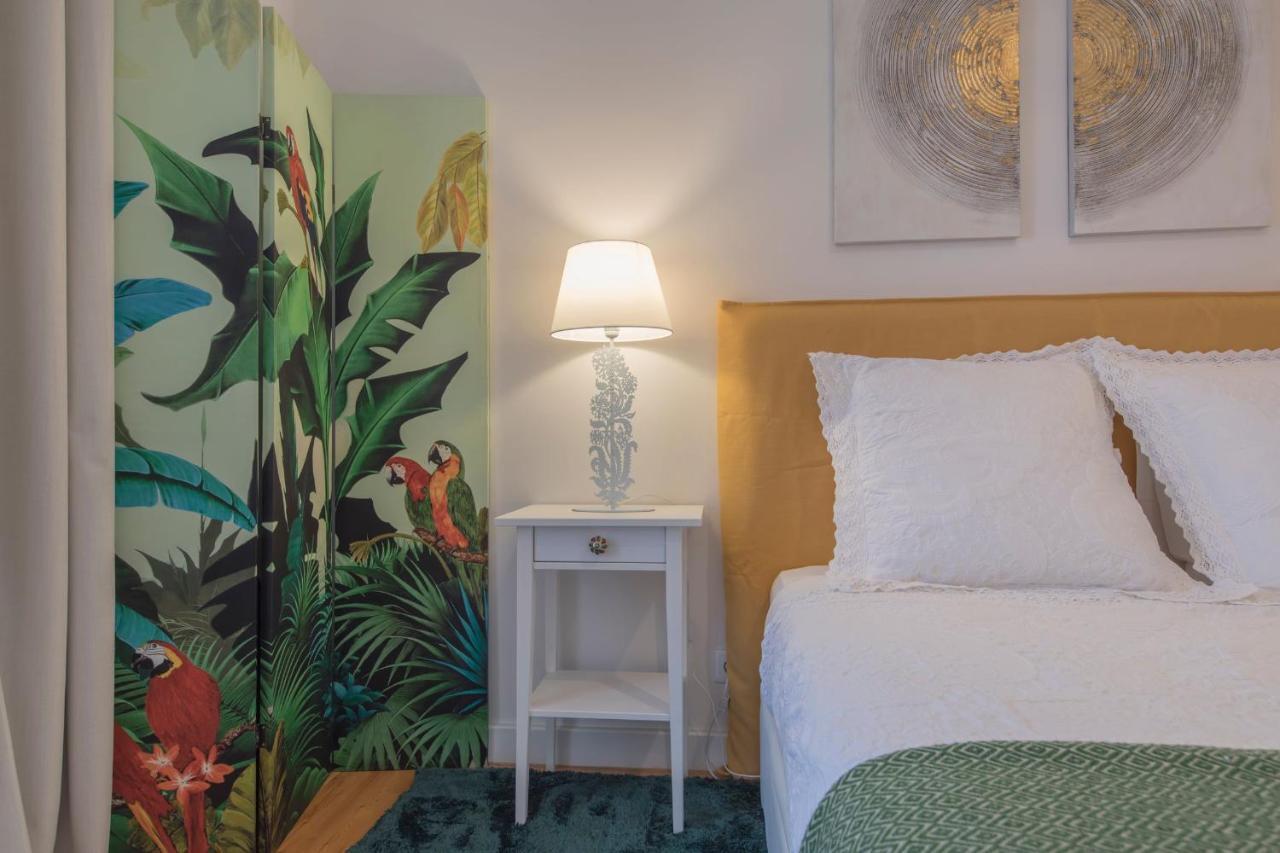 Lovelystay - Sunny Flat W/ Balcony Overseeing Graca And River Lisbon Exterior photo