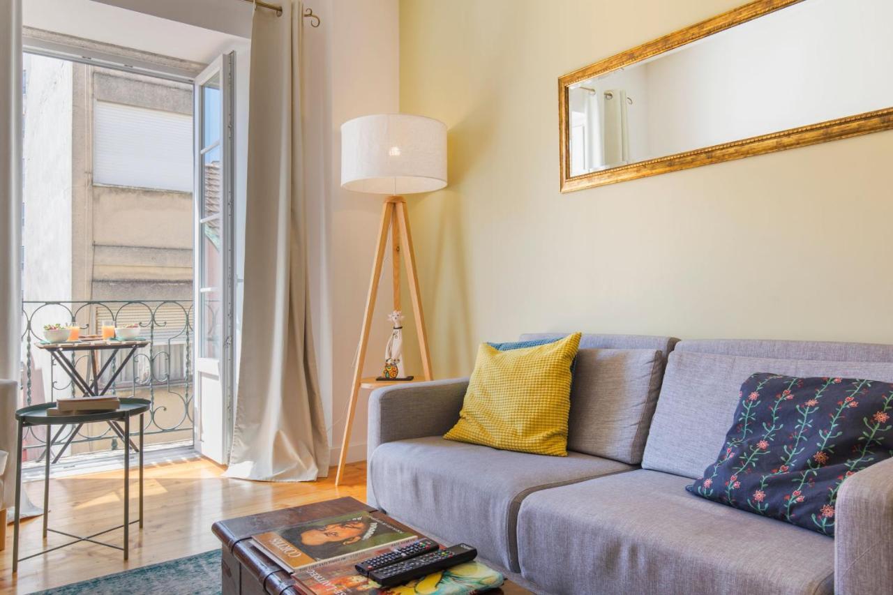 Lovelystay - Sunny Flat W/ Balcony Overseeing Graca And River Lisbon Exterior photo
