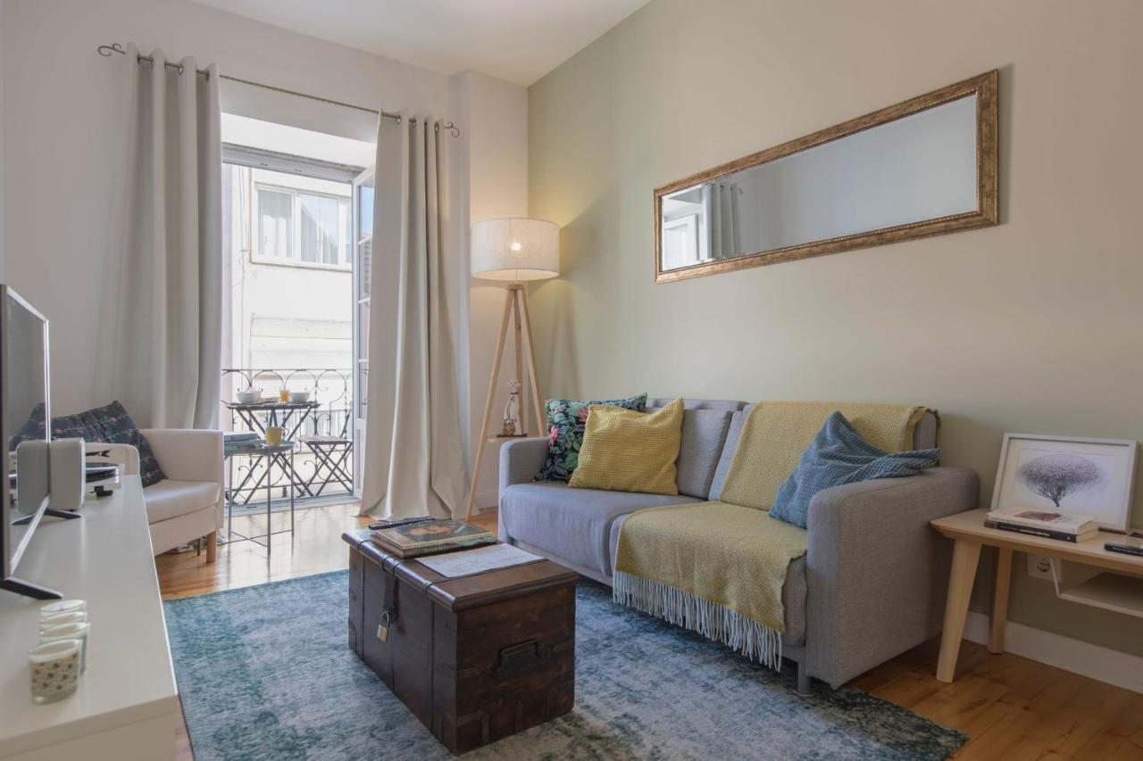 Lovelystay - Sunny Flat W/ Balcony Overseeing Graca And River Lisbon Exterior photo